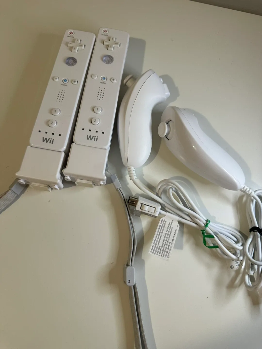 Nintendo Wii Balance Board with 2 Remotes image indicator(3)