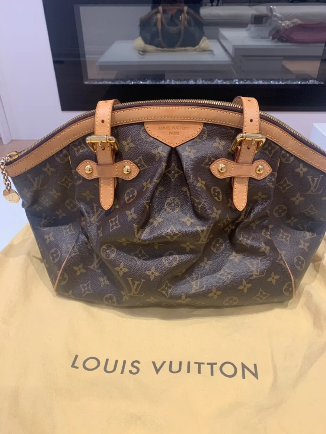 🔥Authentic Louis Vuitton Tivoli GM Shoulder Bag 🔥
