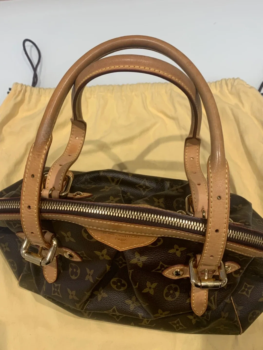 🔥Authentic Louis Vuitton Tivoli GM Shoulder Bag 🔥 image indicator(8)