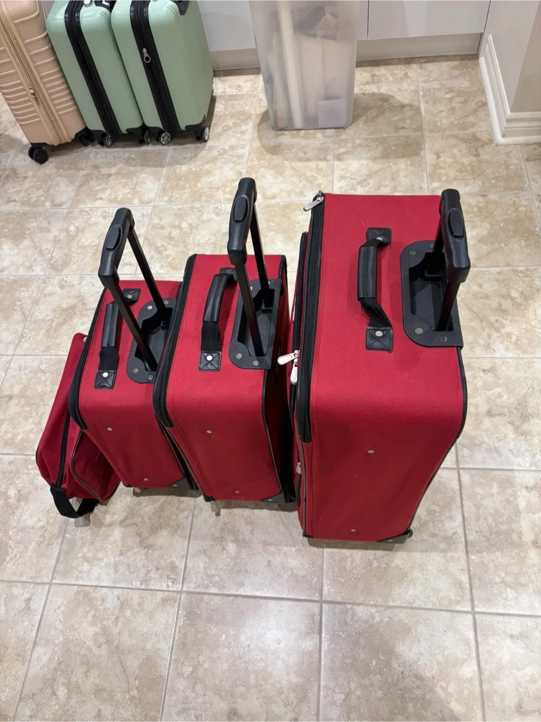 4 piece Red luggage set image indicator(2)