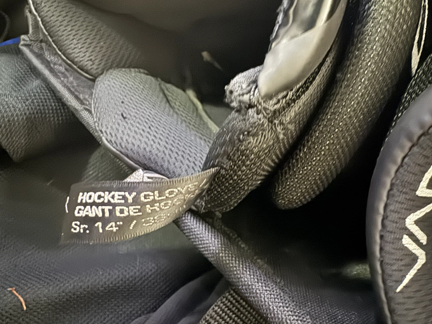 Bauer Vapor X:60 Ice Hockey Skates & Gloves - photo 3