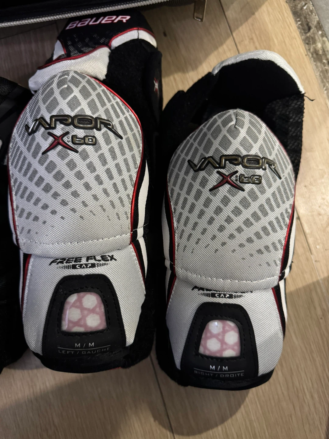 Bauer Vapor X:60 Ice Hockey Skates & Gloves - photo 2