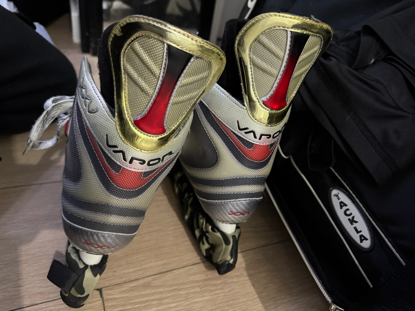 Bauer Vapor X:60 Ice Hockey Skates & Gloves