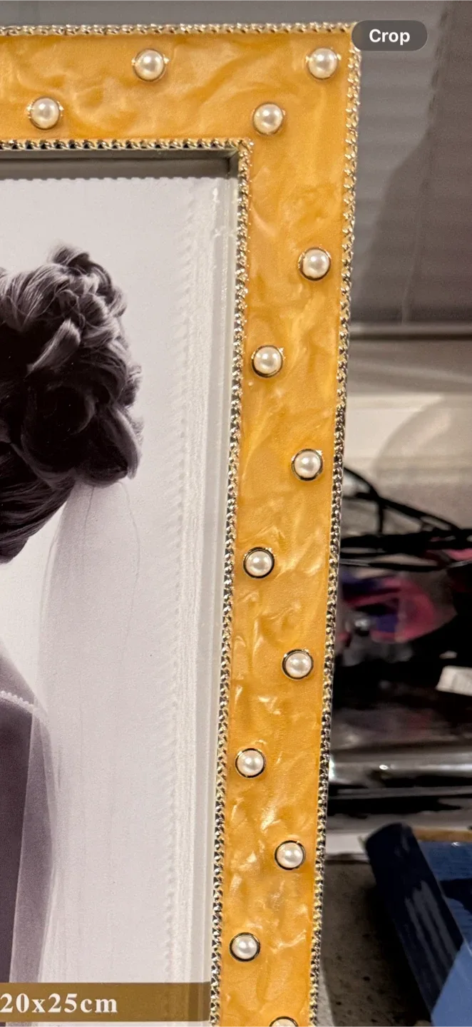 Elegance Pearl-Trimmed Photo Frame (8x10) image indicator(3)