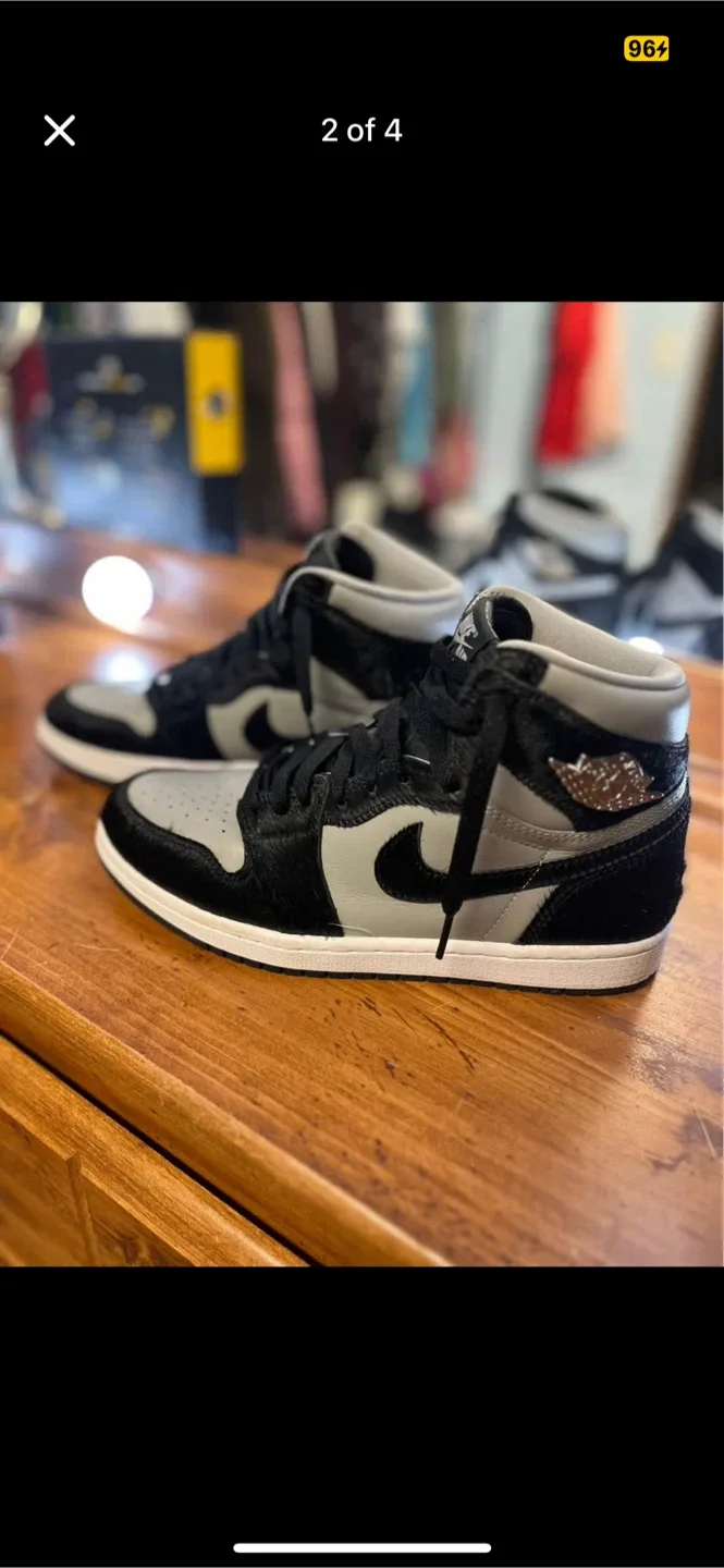 Nike Air Jordan 1 High Shadow image indicator(2)