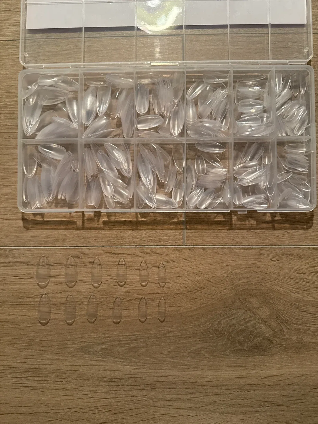 600pcs Extra Long Full Cover Nail Tips with Glue image indicator(3)