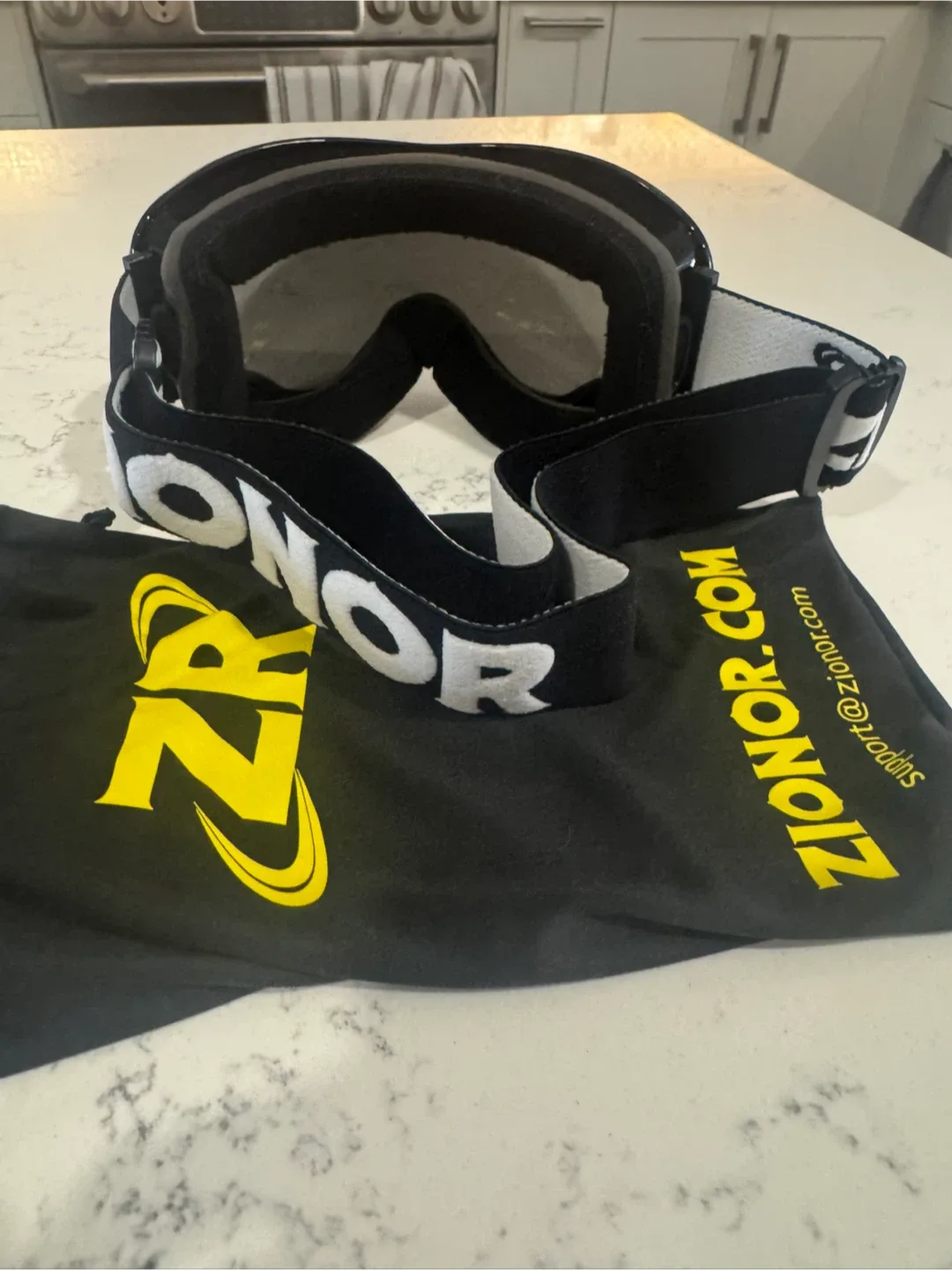 Zionor Ski/Snowboard Goggles with Bag