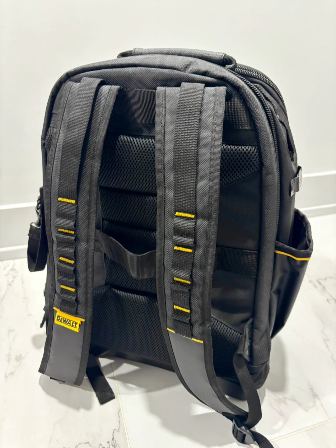 Dewalt Pro Backpack Water-Resistant, Compartments NEW WITH TAGS - photo 5