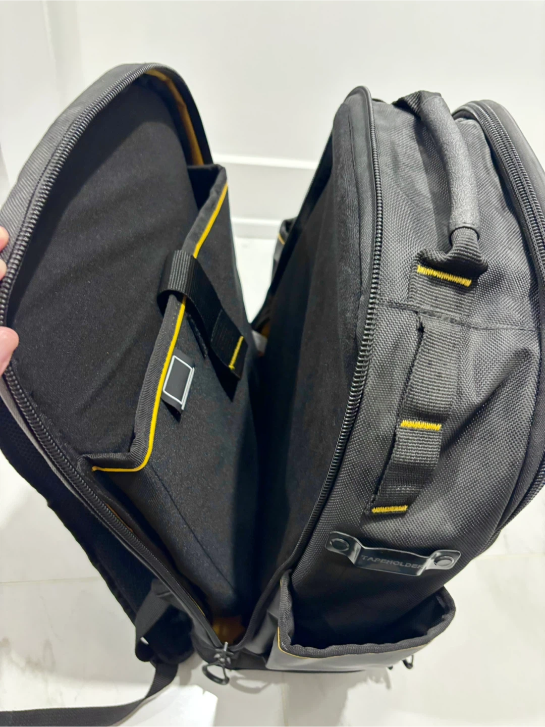 Dewalt Pro Backpack Water-Resistant, Compartments NEW WITH TAGS - photo 4