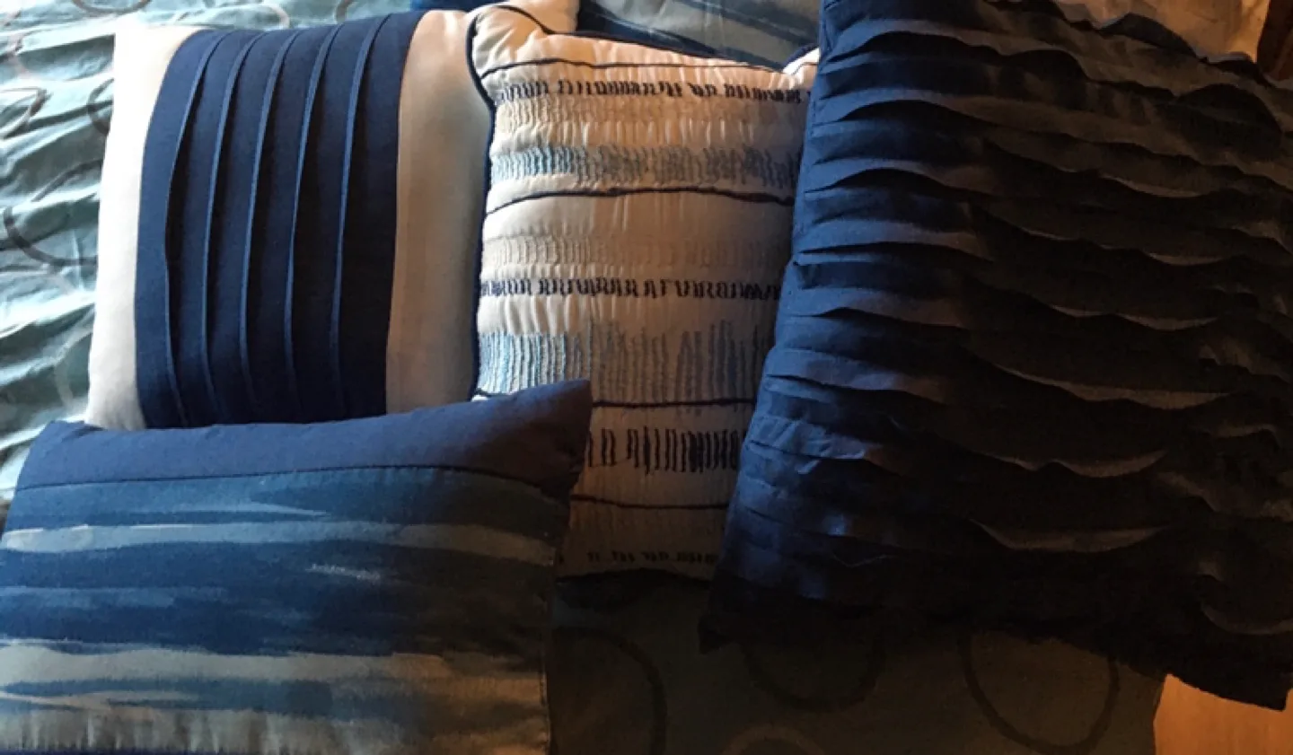 Queen Size Bedding Set image indicator(2)