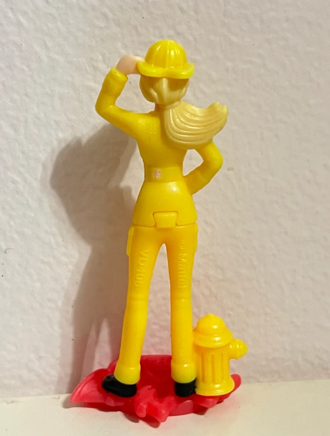 Barbie Kinder Surprise Firefighter Figurine image indicator(2)