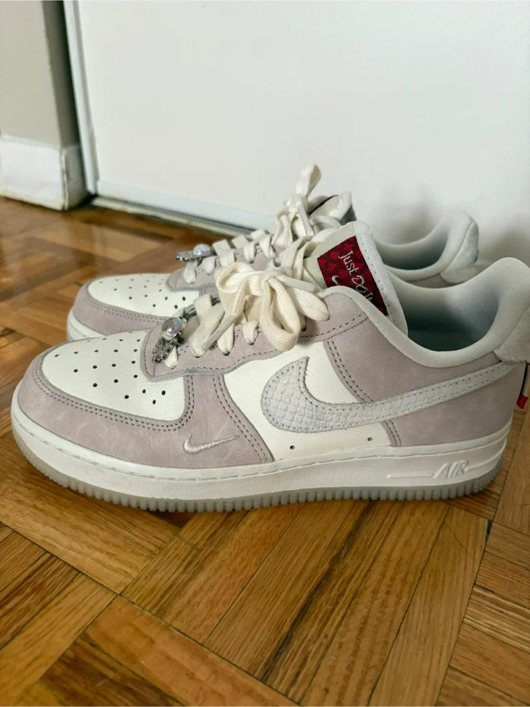 Women’s Size 6 US Shoes - Must go ASAP image indicator(2)