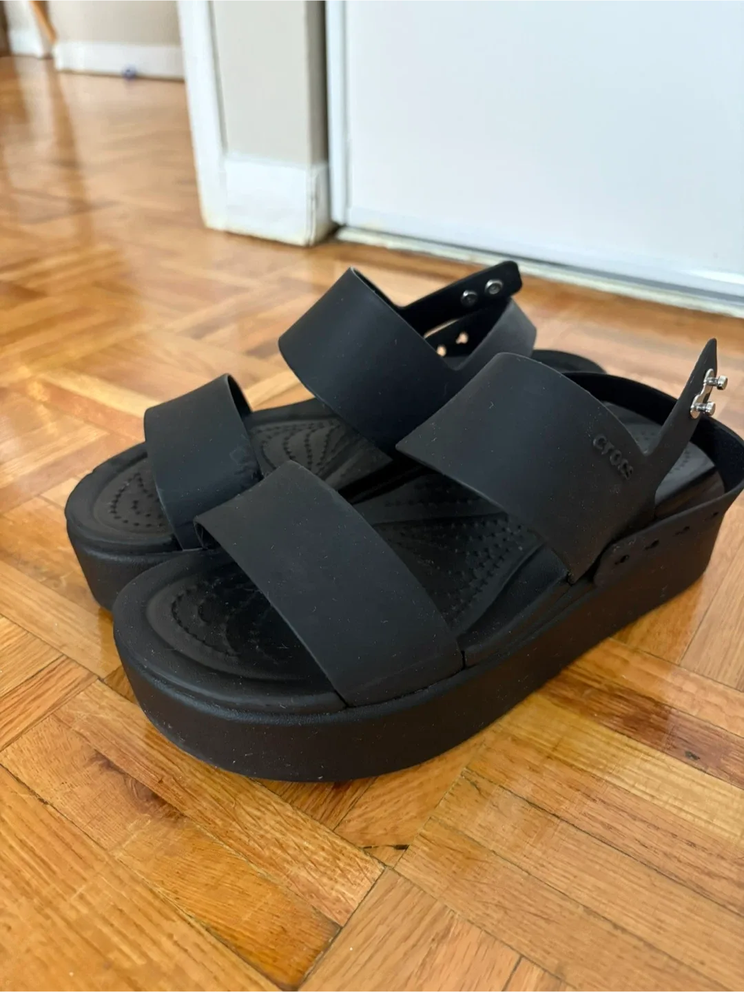 Women’s Size 6 US Shoes - Must go ASAP image indicator(4)