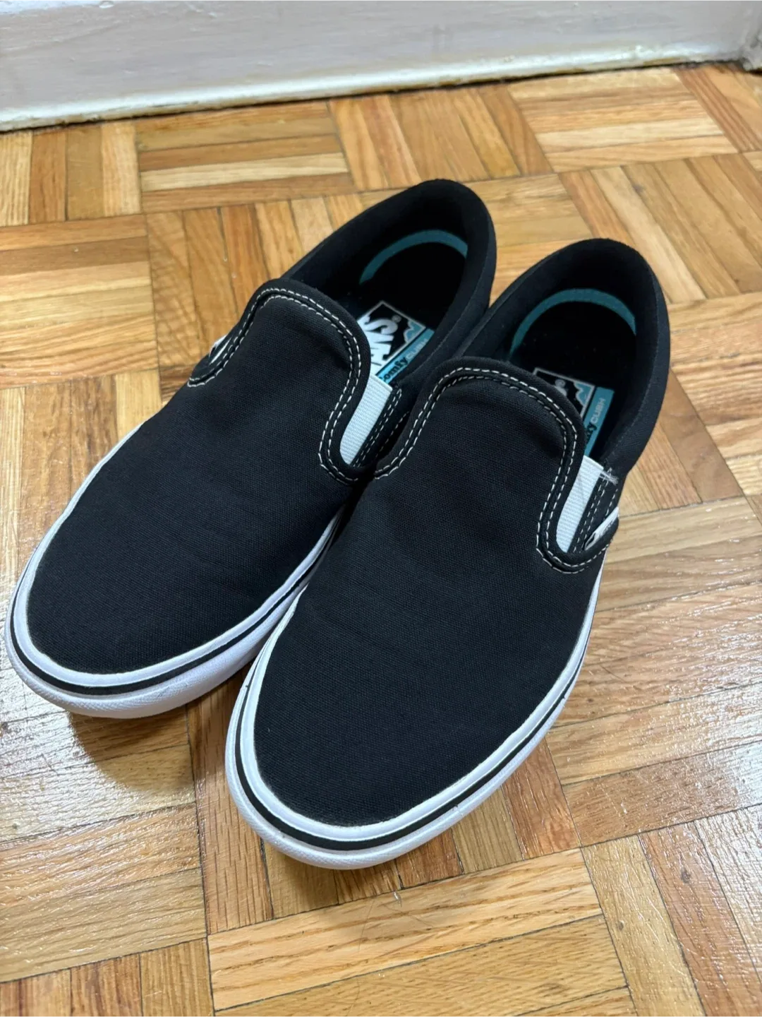 Women’s Size 6 US Shoes - Must go ASAP