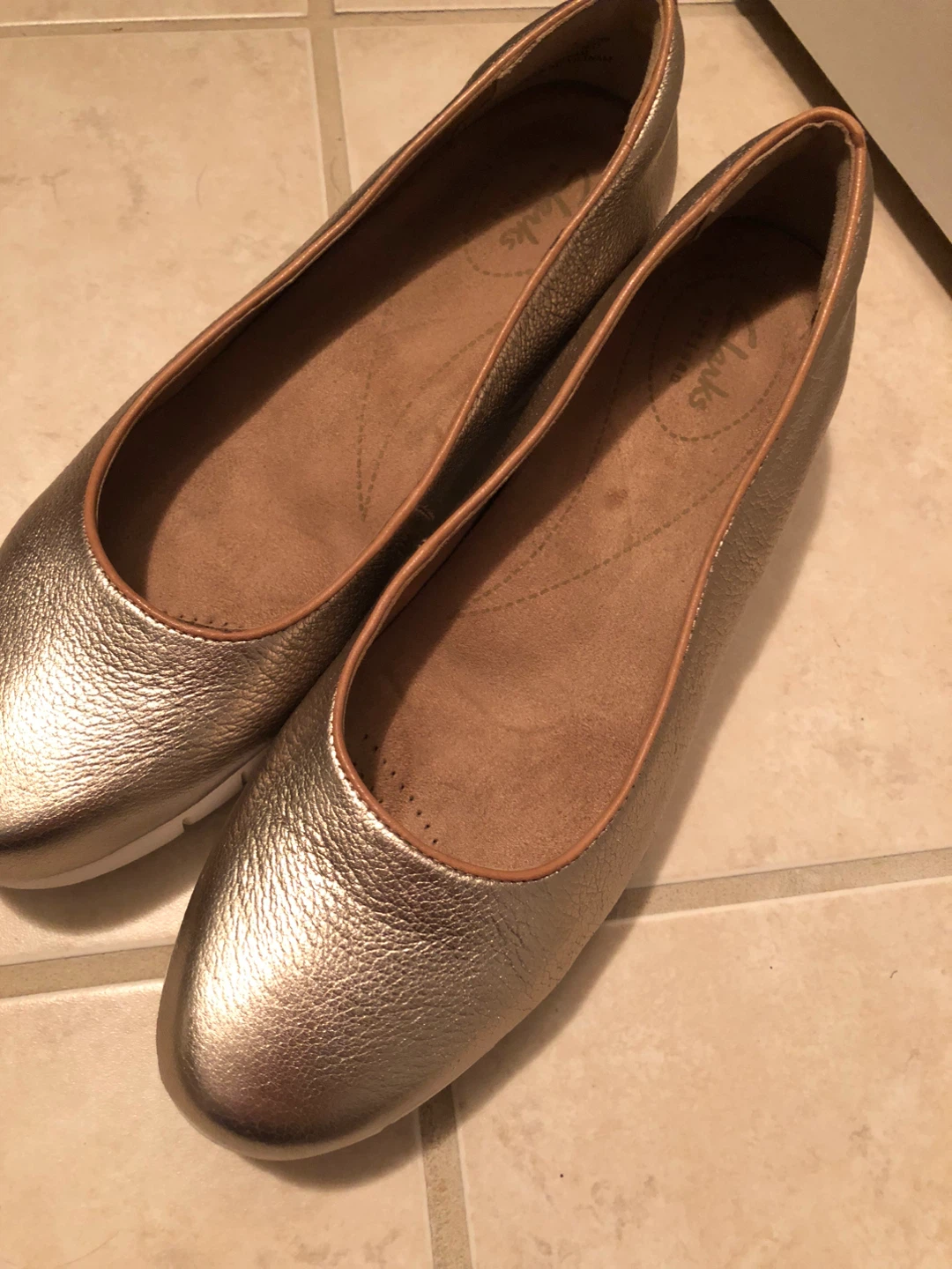 *** Clarks shoes (7.5 M in US women’s )