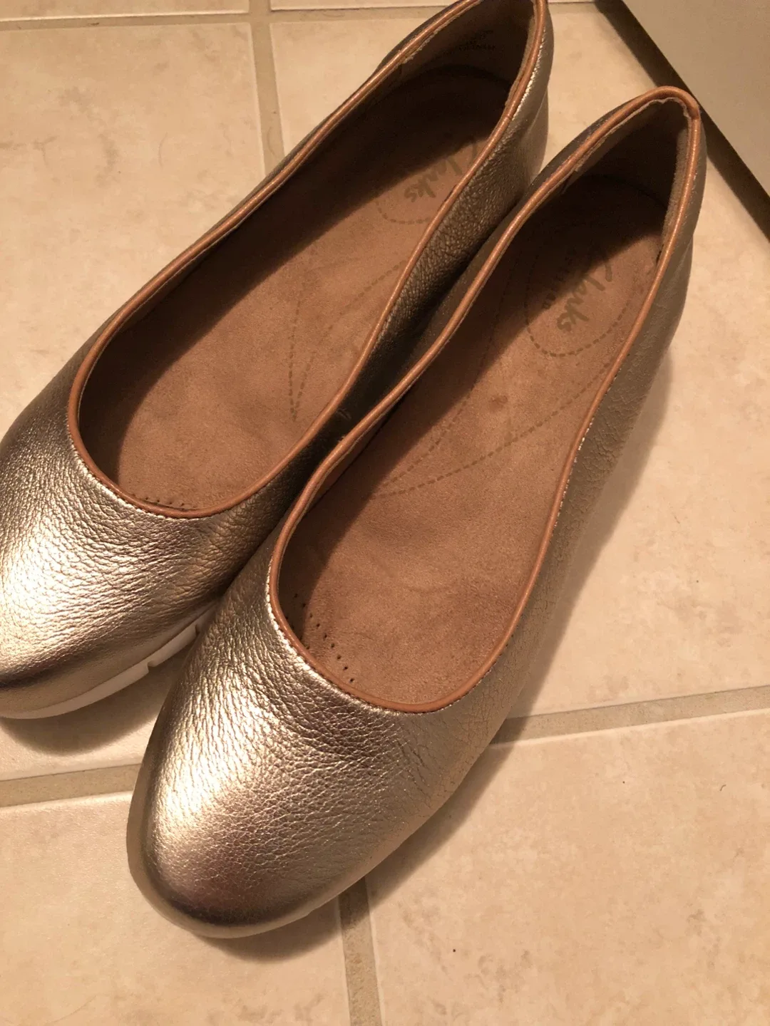 *** Clarks shoes (7.5 M in US women’s )