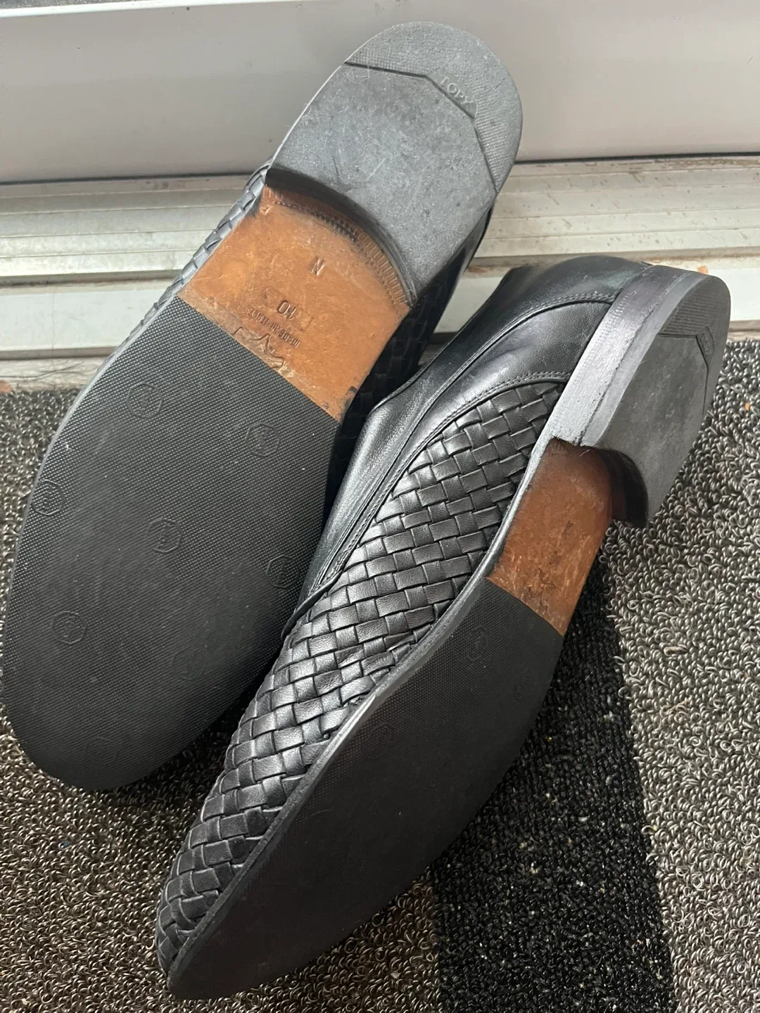 Men's Black Woven Leather Dress Shoes - Size 10 image indicator(3)