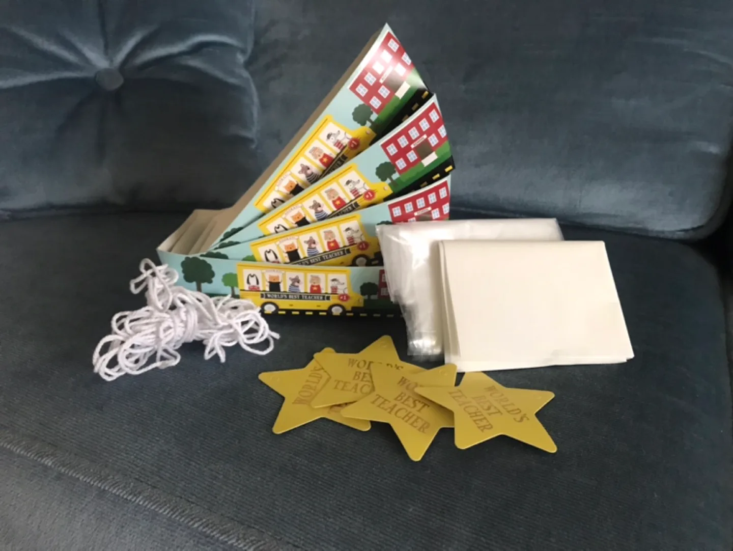 “World’s Best Teacher” Gift/Treats/Baking Boxes image indicator(2)