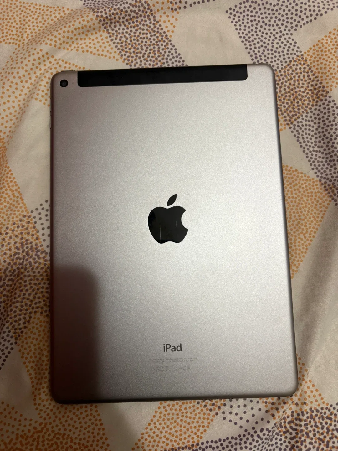 Apple iPad Air 64GB - CELLULAR AND WIFI (EXCELLENT CONDITION)