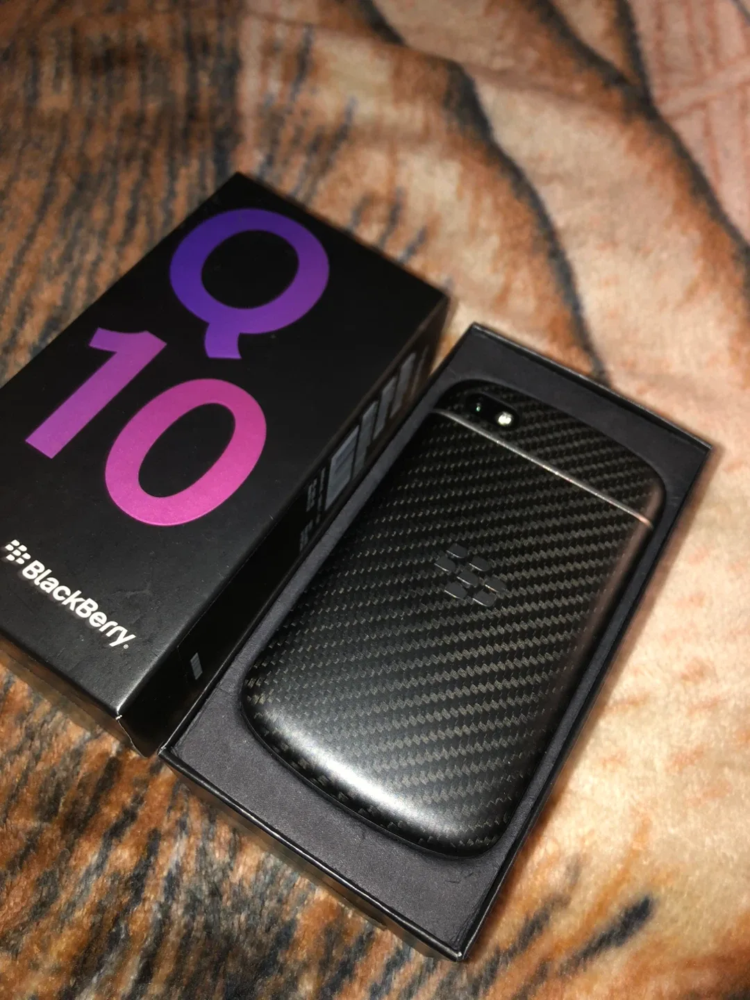 BlackBerry Q10 Smartphone - Box Included image indicator(4)