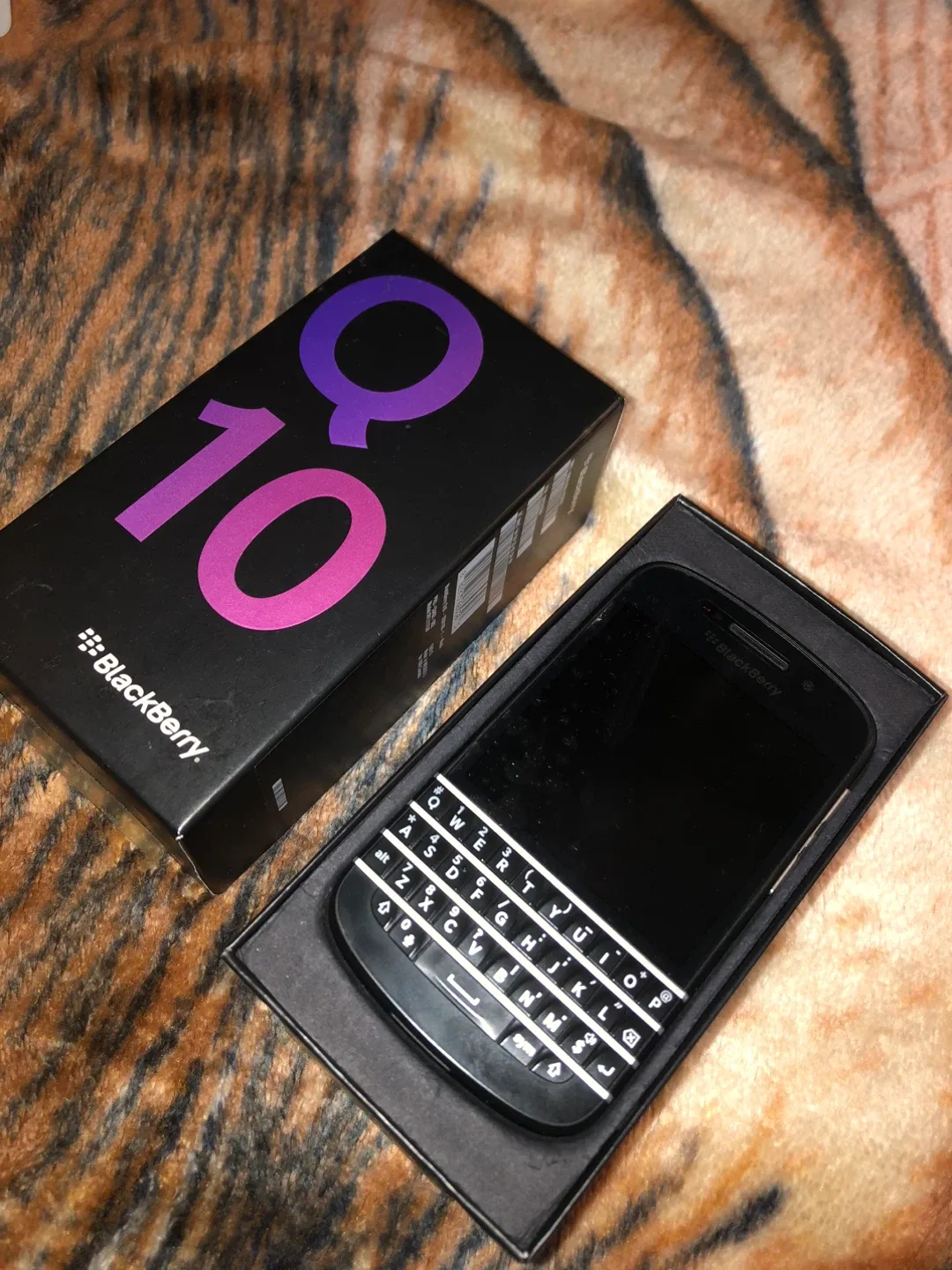 BlackBerry Q10 Smartphone - Box Included image indicator(6)