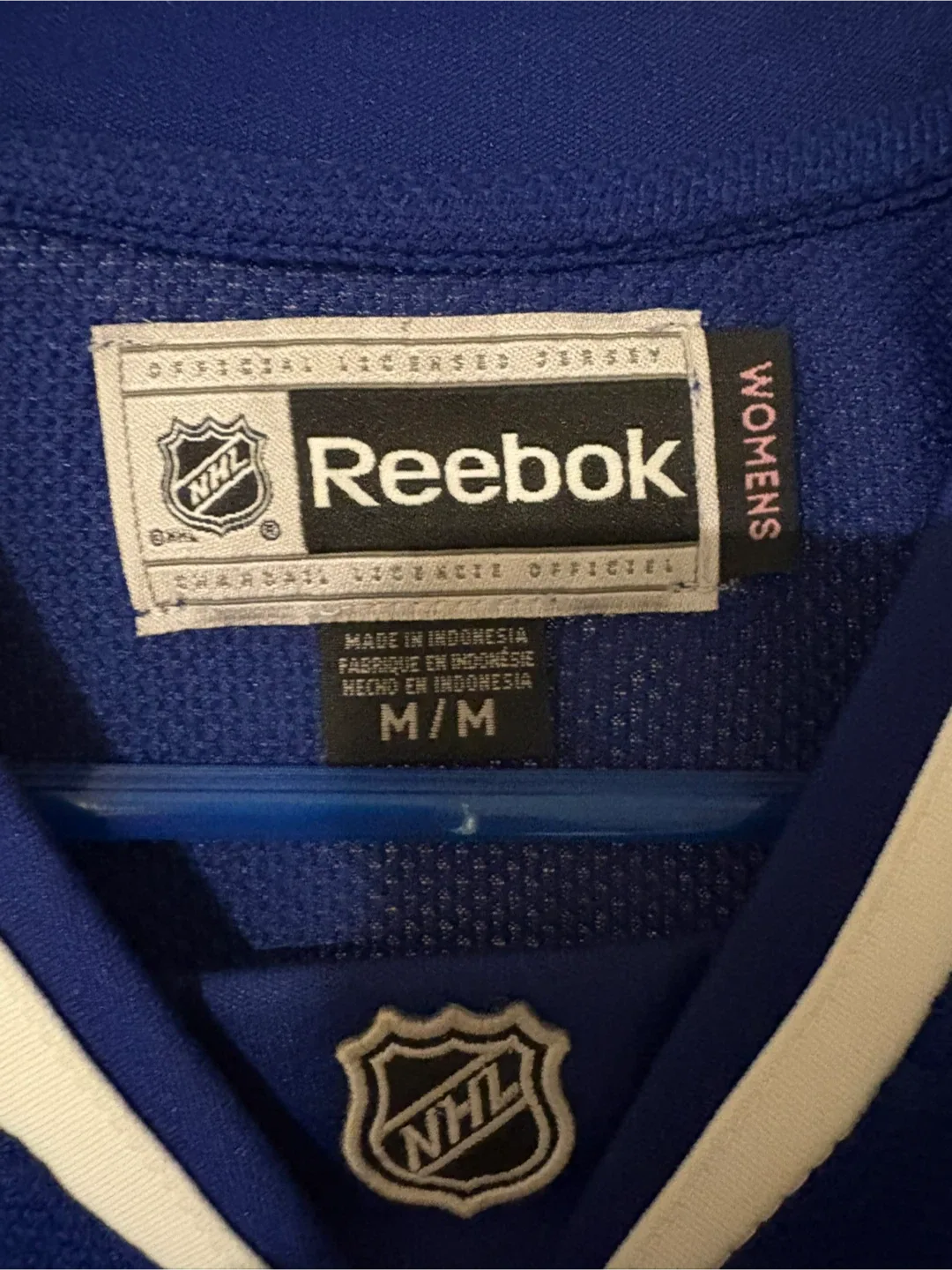 Reebok Canucks Kesler #17 Jersey - Women's M image indicator(3)