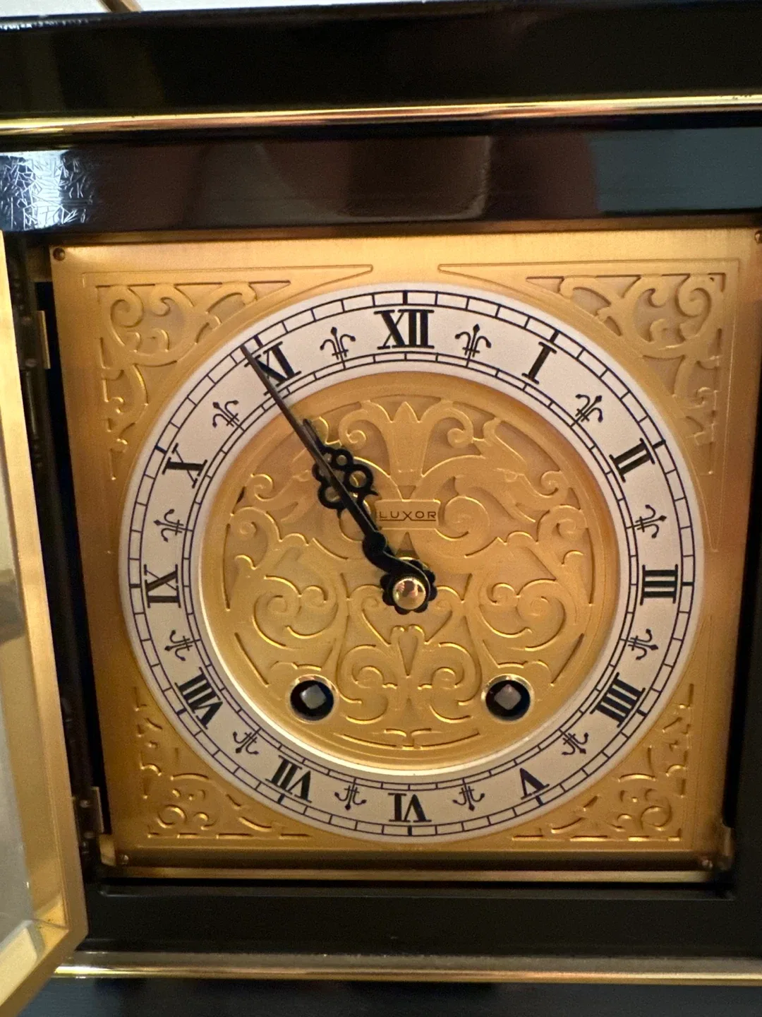 Luxor Table Clock - Black & Gold image indicator(3)