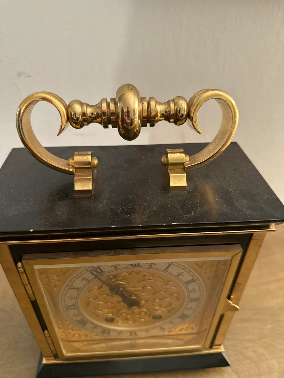 Luxor Table Clock - Black & Gold image indicator(6)