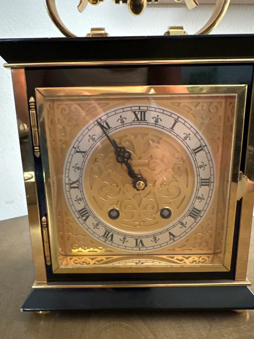 Luxor Table Clock - Black & Gold image indicator(2)