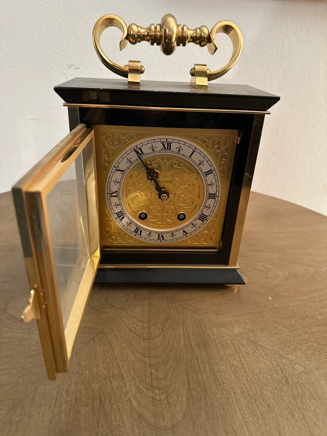 Luxor Table Clock - Black & Gold image indicator(8)