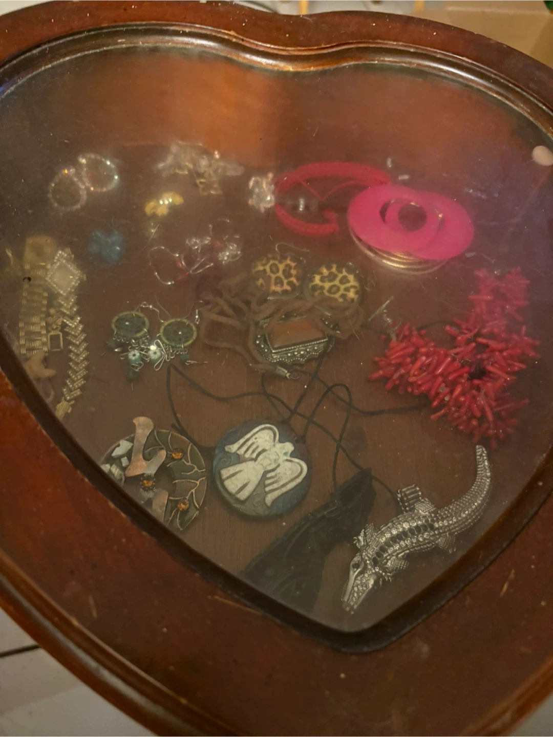 Vintage heart shaped Jewelry Box