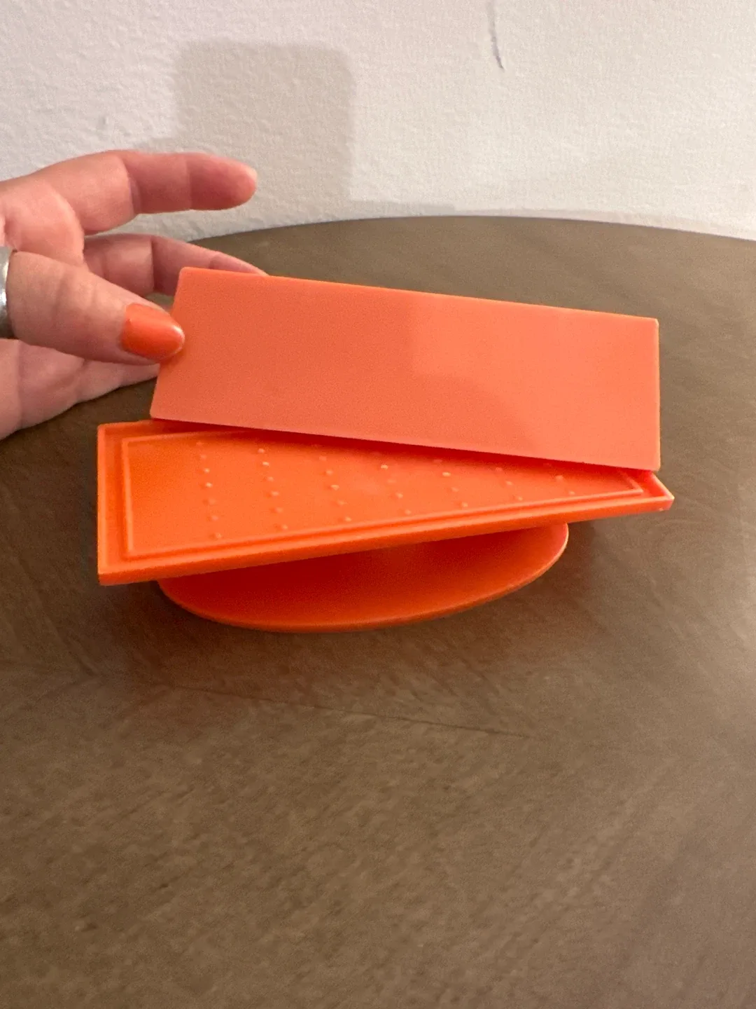 Vintage Orange Rotating Lipstick Holder image indicator(2)