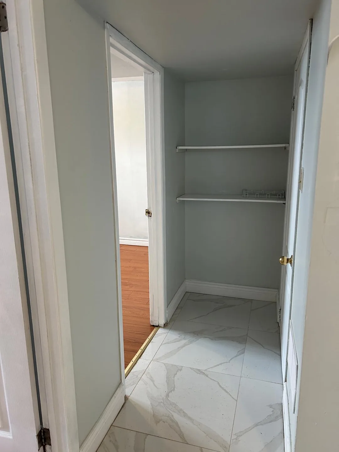 Basement for rent image indicator(3)