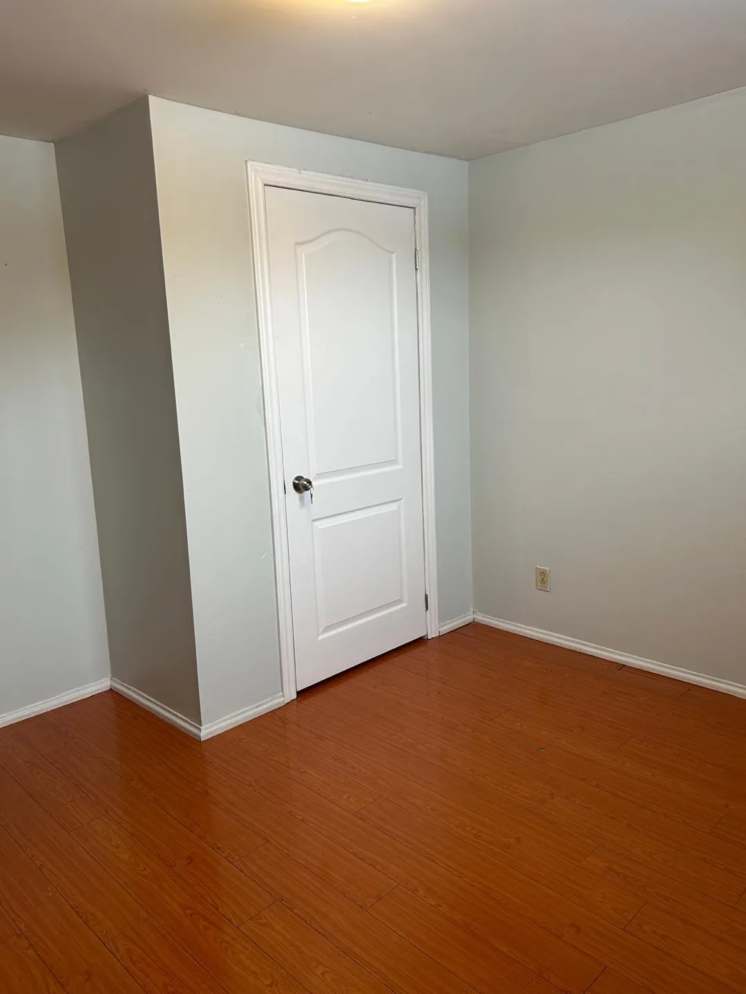 Basement for rent image indicator(2)