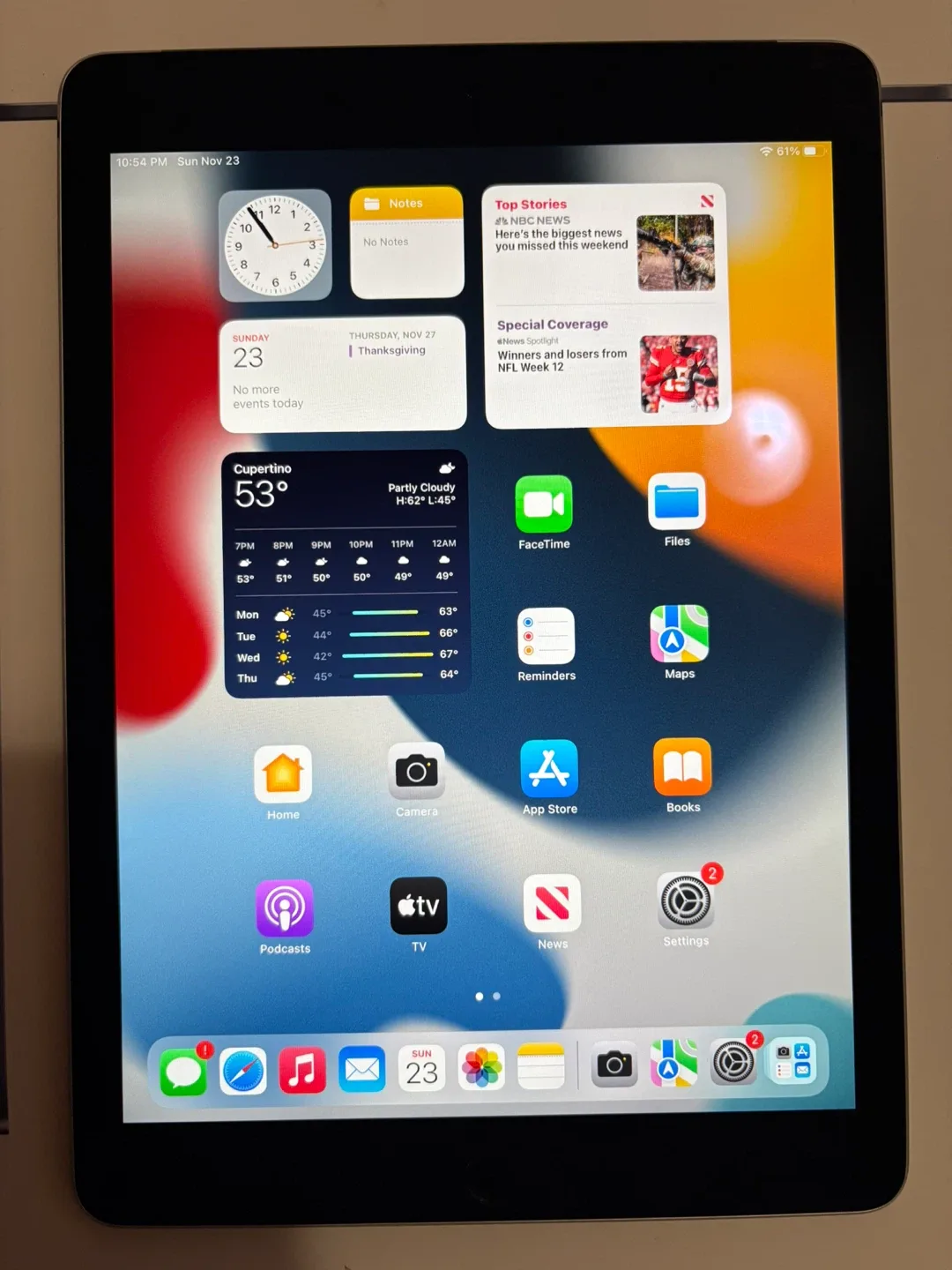Apple iPad Air 64GB - CELLULAR AND WIFI (EXCELLENT CONDITION)