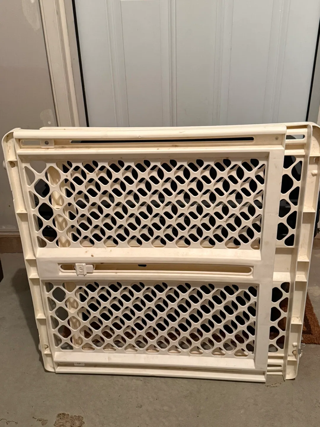 Adjustable Baby/Pet Gate - White