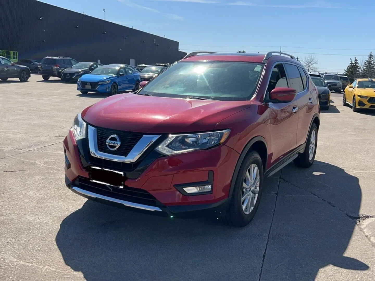 🚗 FOR SALE: 2017 Nissan Rogue SV – Excellent Condition! 🚗 image indicator(3)