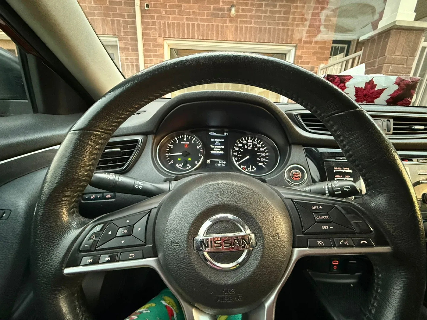 🚗 FOR SALE: 2017 Nissan Rogue SV – Excellent Condition! 🚗 image indicator(5)