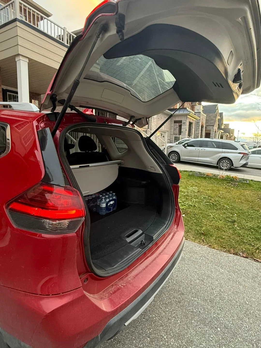 🚗 FOR SALE: 2017 Nissan Rogue SV – Excellent Condition! 🚗 image indicator(2)