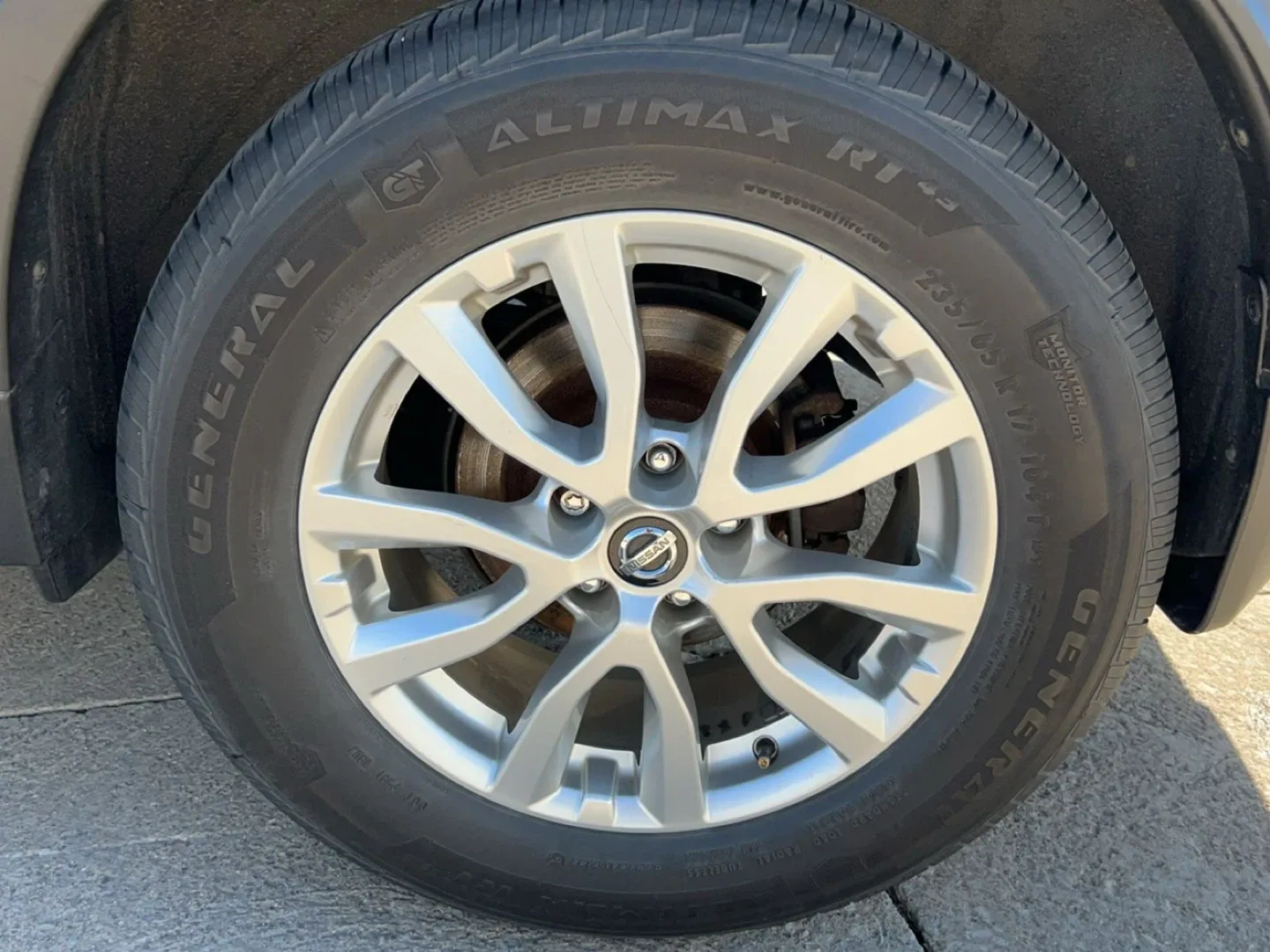 🚗 FOR SALE: 2017 Nissan Rogue SV – Excellent Condition! 🚗 image indicator(9)