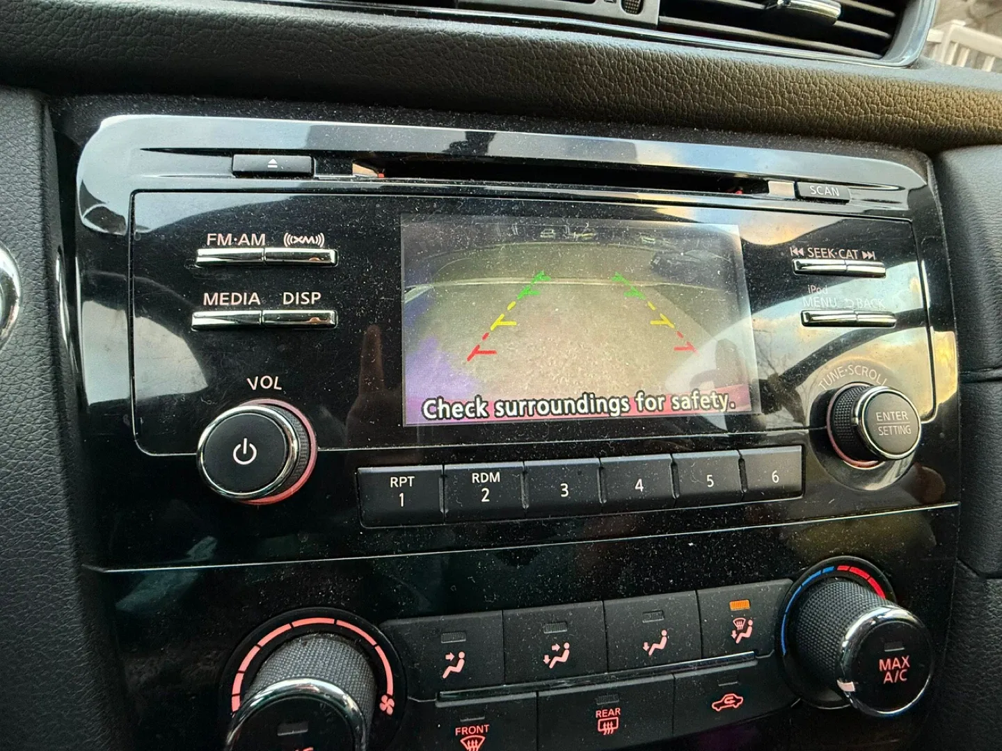 🚗 FOR SALE: 2017 Nissan Rogue SV – Excellent Condition! 🚗 image indicator(8)