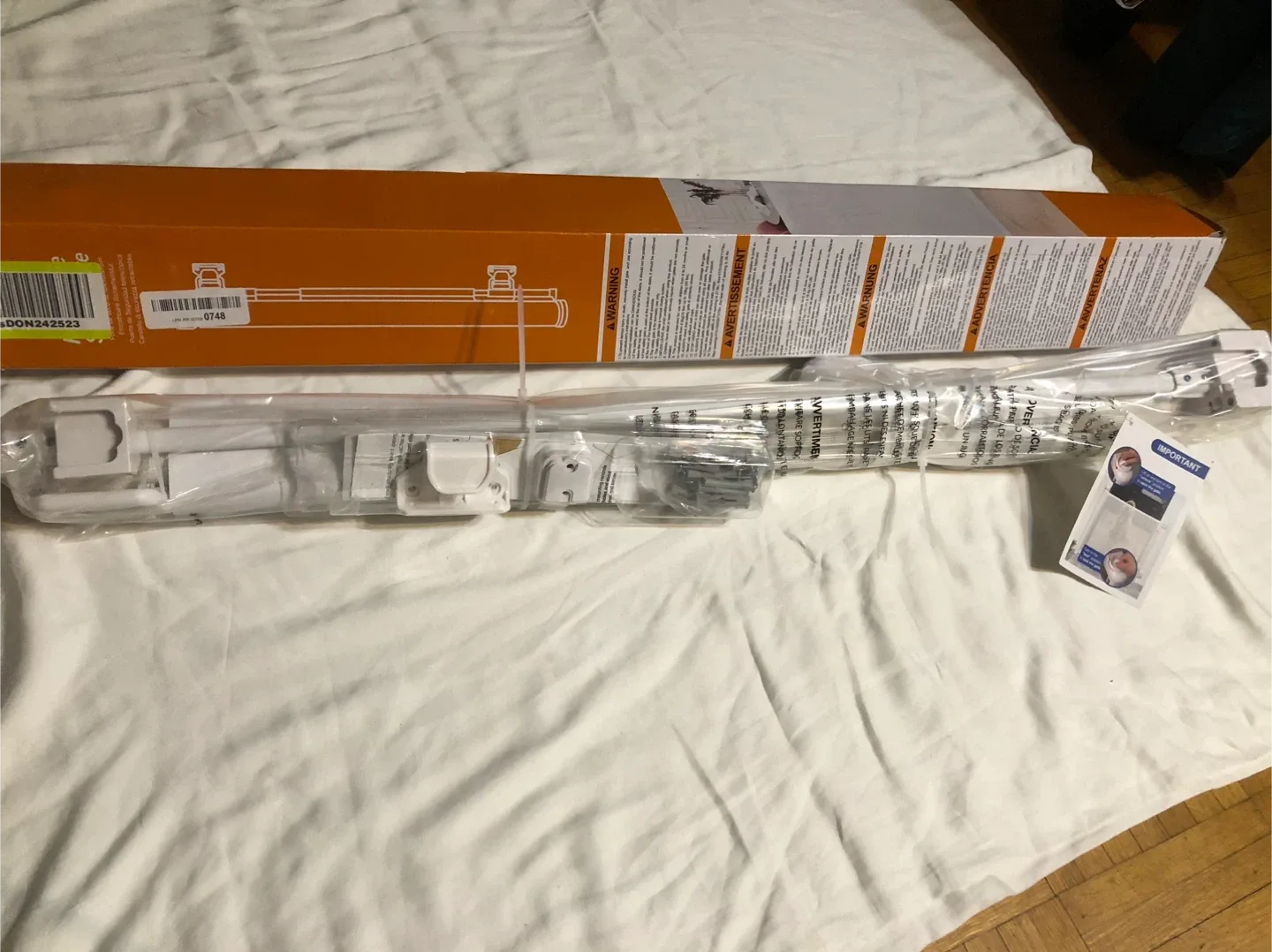 Retractable Safety Gate, White, New in Box