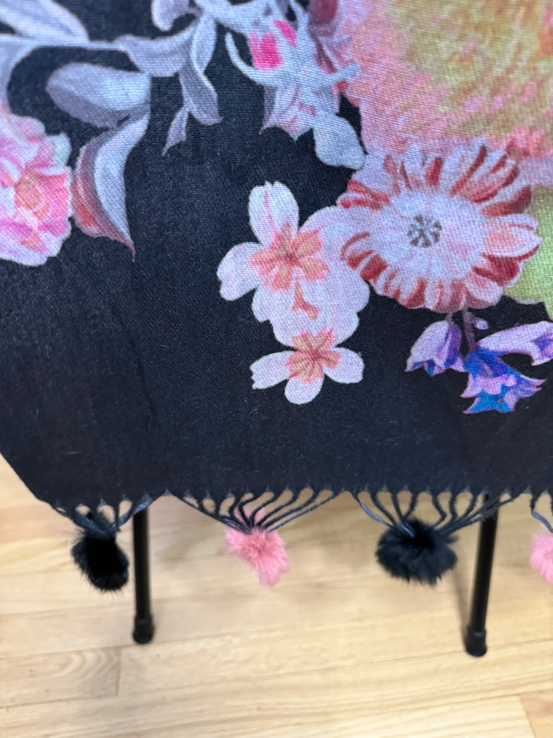 Floral Print Shawl with Pom Pom Tassels - Black - photo 2