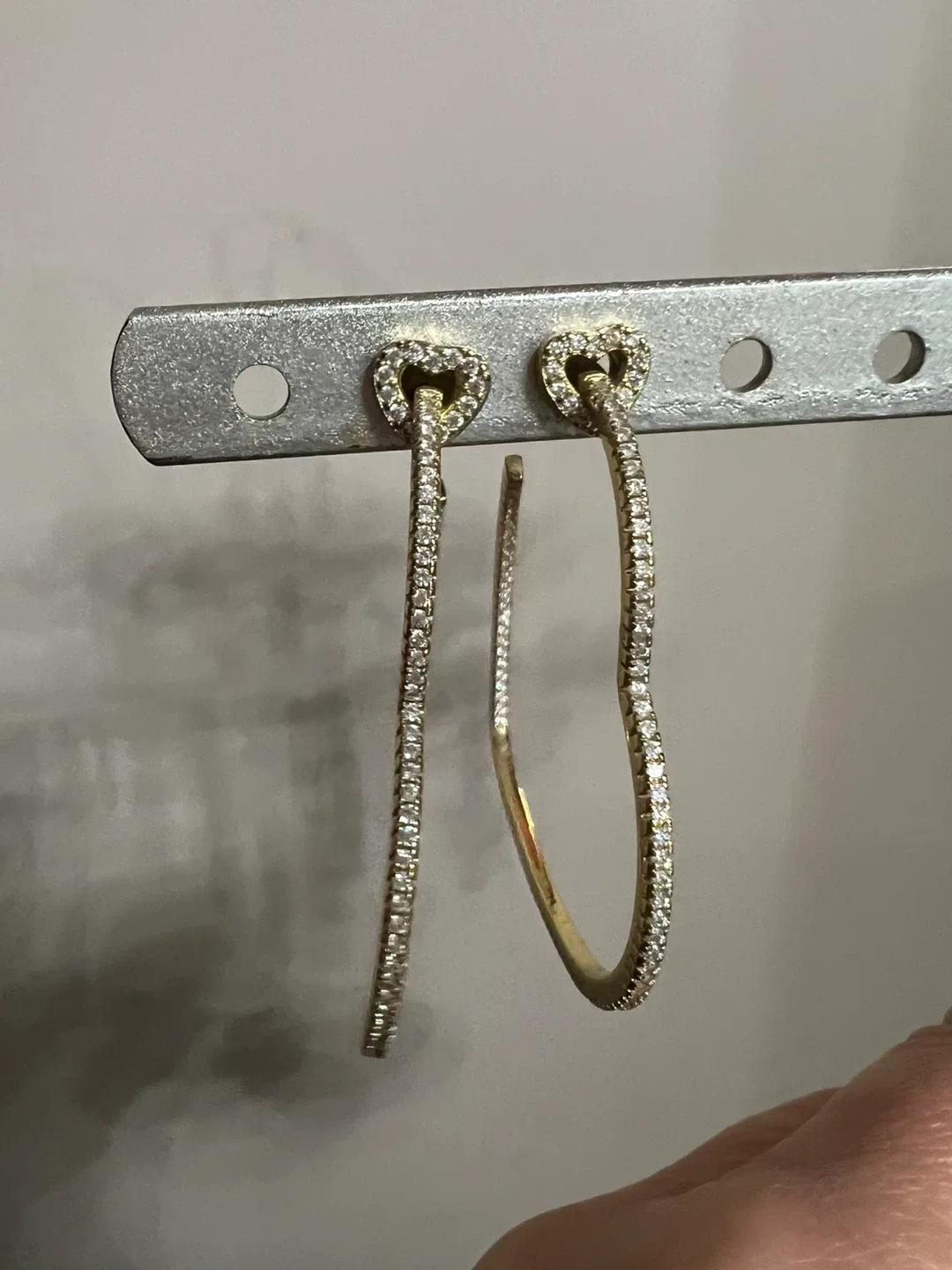 Heart Hoop Earrings - Gold Tone image indicator(3)