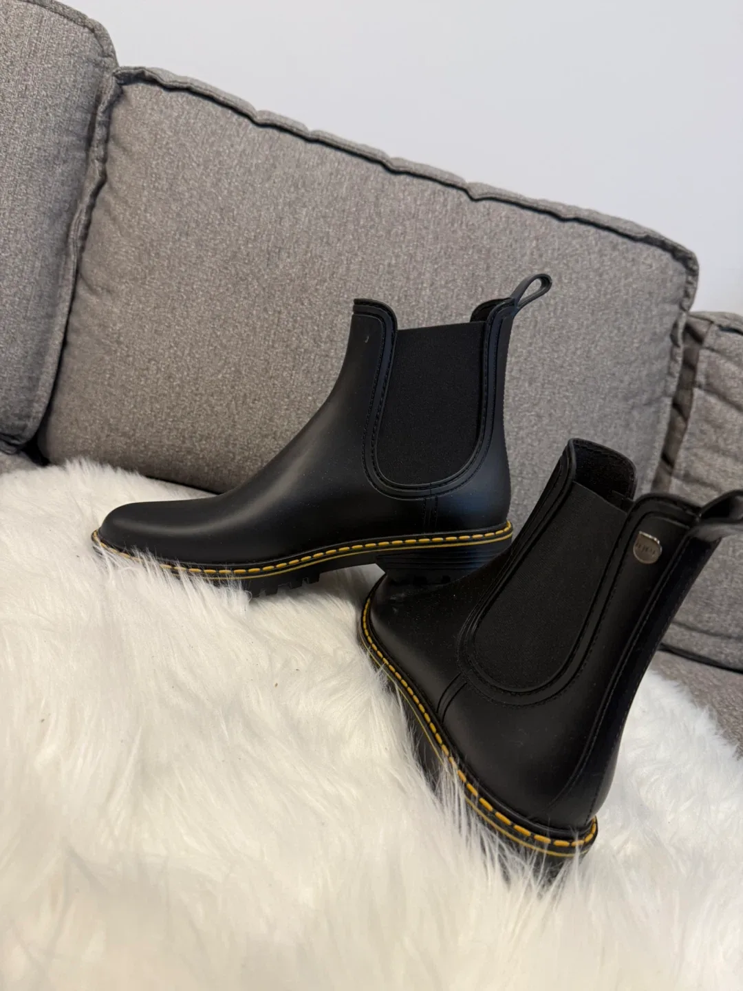 Dr. Martens woman’s boots size 9 image indicator(2)