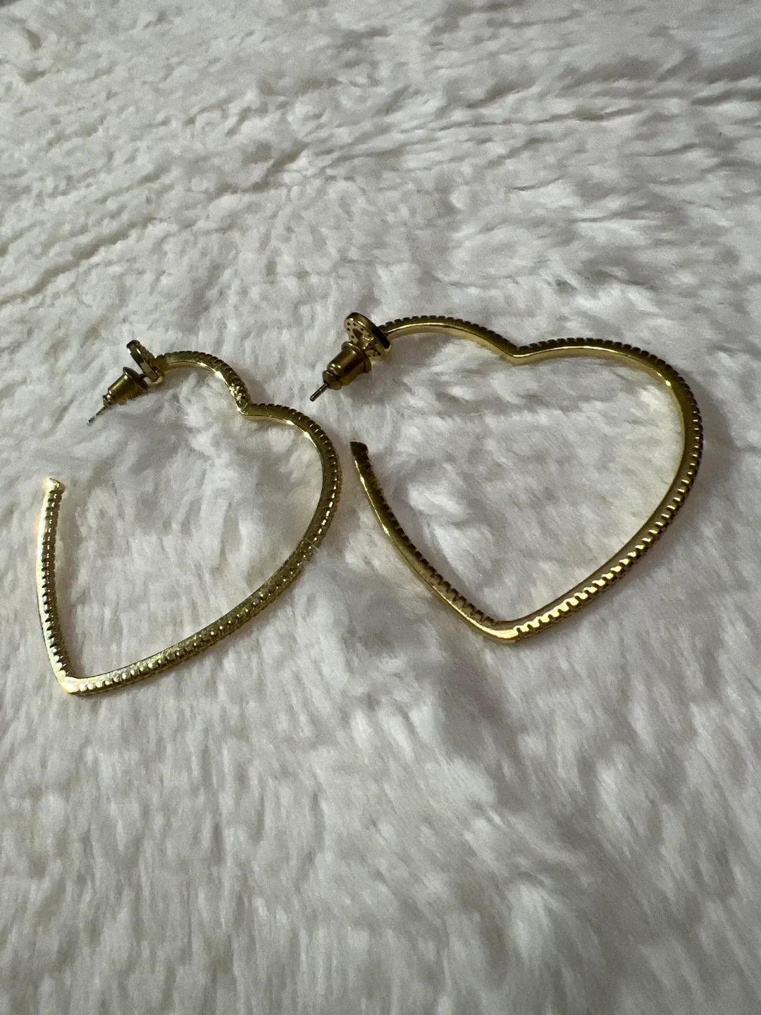 Heart Hoop Earrings - Gold Tone image indicator(4)