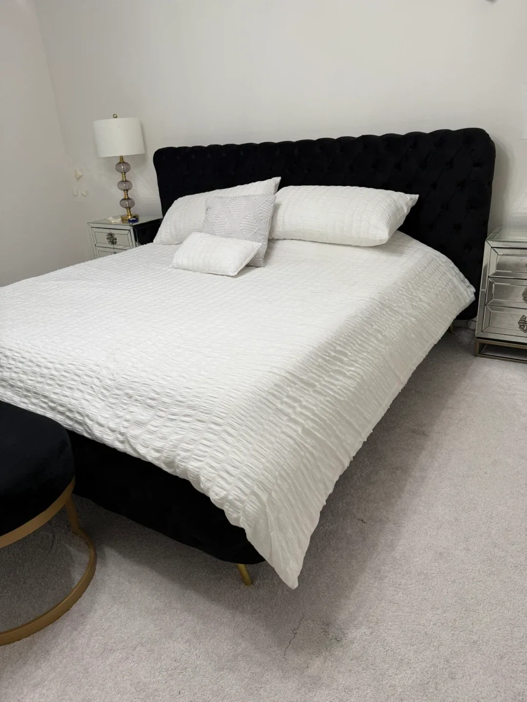 Black Velvet Tufted King Bed Frame image indicator(2)