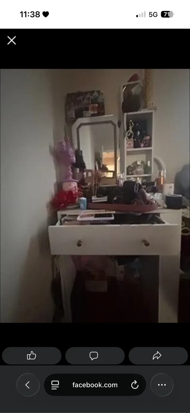 White Vanity Table with Lighted Mirror