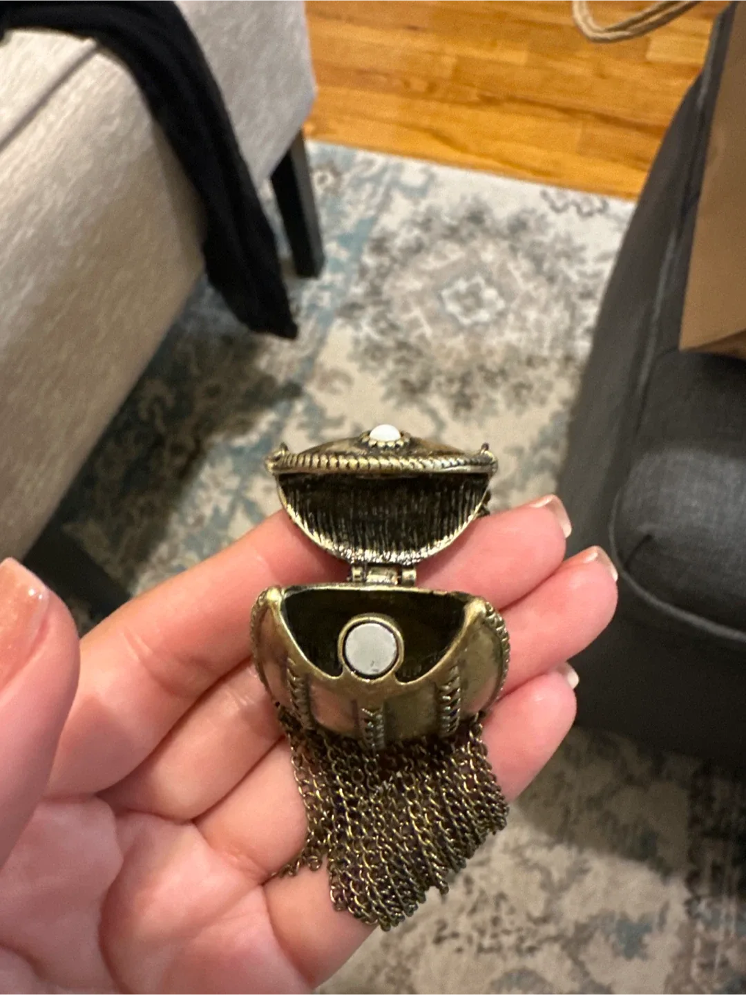 Vintage Style Gold Fringe Necklace image indicator(3)