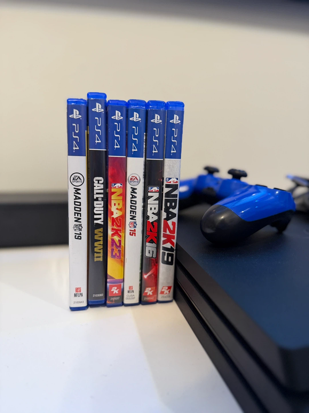PS4 Pro - 1TB + Games Bundle - photo 4